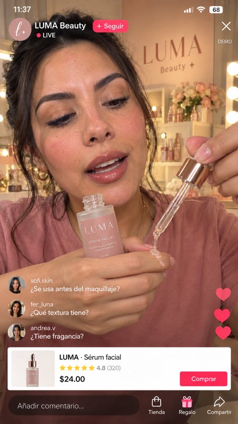 TikTok Live de LUMA Beauty: host aplicando un sérum facial